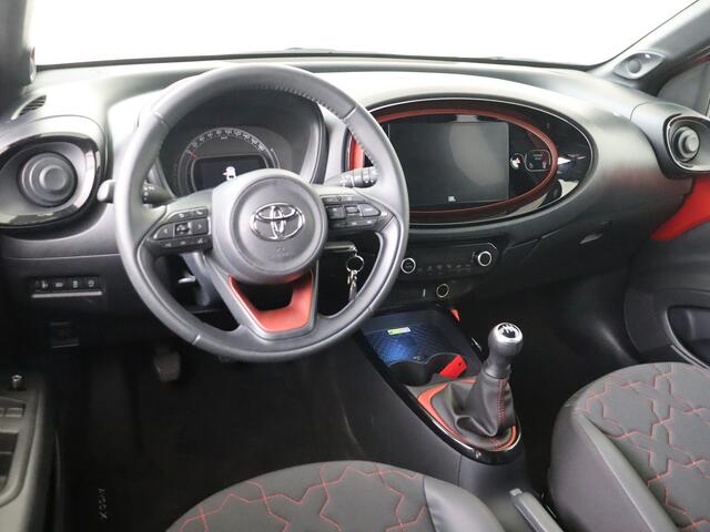 Toyota AYGO X 1.0 VVT-i MT Envy I Navigatie I Climate Control I Cruise Control Adaptief I Camera I USB I | Volledig LOUWMAN Onderhouden I Afneembare Trekhaak I JBL Subwoofer I