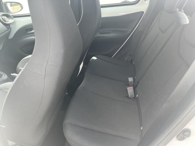 Toyota AYGO X 1.0 VVT-i MT Play NL Auto Carplay Camera Cruise Groot Scherm