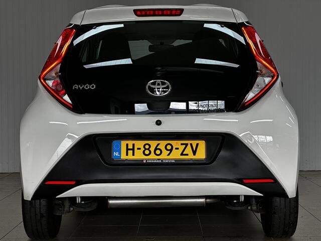 Toyota AYGO 1.0 VVT-i x/ Facelift!/ 5-Drs/ Airco/ C.V. Afstand/ Elek. Ramen/ Isofix/ Bluetooth/ AUX & USB/ Multi. Stuur/ LED Dagrijverl./ Getint glas.
