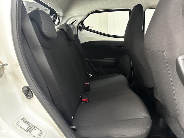 Toyota AYGO 1.0 VVT-i x/ Facelift!/ 5-Drs/ Airco/ C.V. Afstand/ Elek. Ramen/ Isofix/ Bluetooth/ AUX & USB/ Multi. Stuur/ LED Dagrijverl./ Getint glas.