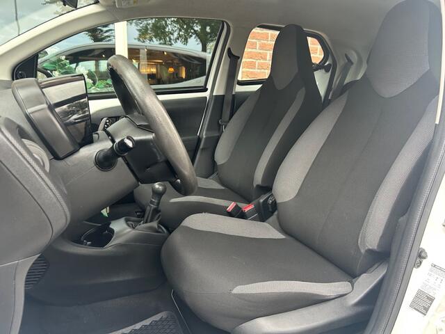 Toyota AYGO 1.0 VVT-i x-fun KOUDE AIRCO / LED / CV+AB / RIJKLAAR / BLUETOOTH