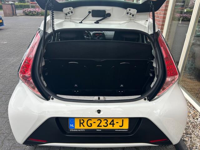 Toyota AYGO 1.0 VVT-i x-fun KOUDE AIRCO / LED / CV+AB / RIJKLAAR / BLUETOOTH