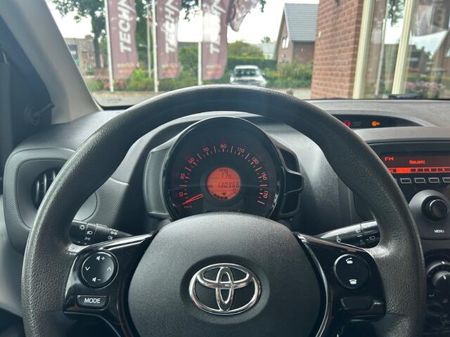 Toyota AYGO 1.0 VVT-i x-fun KOUDE AIRCO / LED / CV+AB / RIJKLAAR / BLUETOOTH