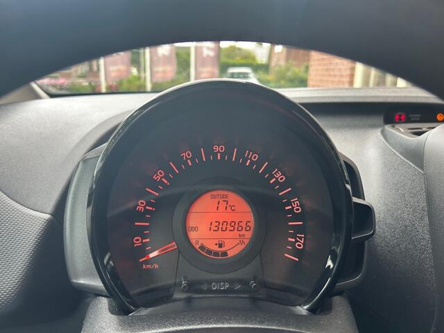 Toyota AYGO 1.0 VVT-i x-fun KOUDE AIRCO / LED / CV+AB / RIJKLAAR / BLUETOOTH