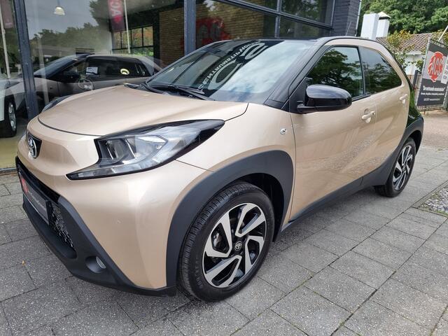 Toyota AYGO X 1.0 VVT-i | Bi-Tone | 2024 | Carplay | Camera | Slechts 8dkm | Nieuwstaat!