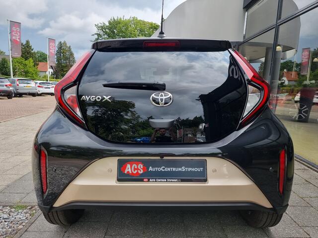 Toyota AYGO X 1.0 VVT-i | Bi-Tone | 2024 | Carplay | Camera | Slechts 8dkm | Nieuwstaat!