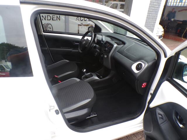 Toyota AYGO 1.0 VVT-i x-joy AUTOMAAT,AIRCO,NIEUWE APK !!