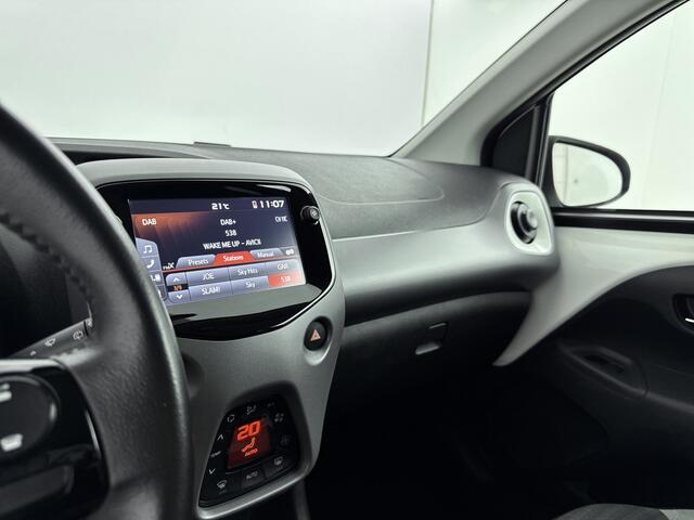 Toyota AYGO 1.0 VVT-i X-Joy | Apple Carplay -/ Android Auto | Achteruitrij Camera | Lichtmetalen Velgen 15" |
