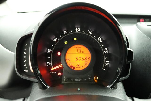 Toyota AYGO 1.0 VVT-i x-cite | Climate control | Lichmetalen velgen | Camera |
