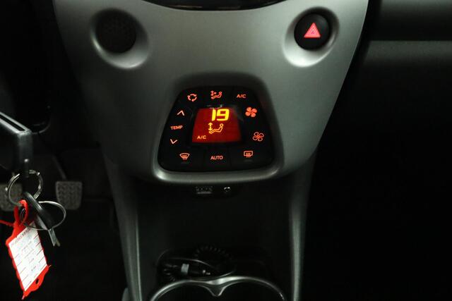 Toyota AYGO 1.0 VVT-i x-cite | Climate control | Lichmetalen velgen | Camera |