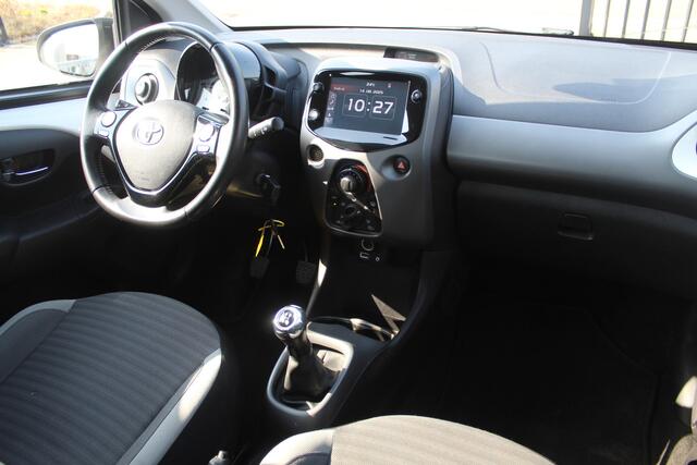 Toyota AYGO 1.0 VVT-i x-play limited Navigatie/Achteruitrijcamera/Apple carplay/Airco/Bluetooth/Toerenteller/Multifunctioneel stuurwiel/LED koplampen/Elektrisch verstelbare spiegels/Elektrische ramen.