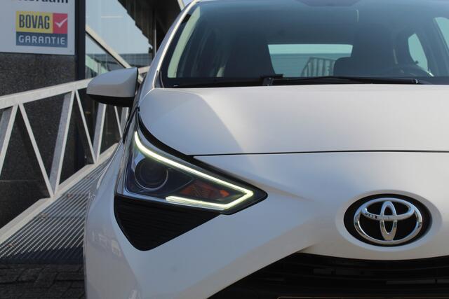 Toyota AYGO 1.0 VVT-i x-play limited Navigatie/Achteruitrijcamera/Apple carplay/Airco/Bluetooth/Toerenteller/Multifunctioneel stuurwiel/LED koplampen/Elektrisch verstelbare spiegels/Elektrische ramen.