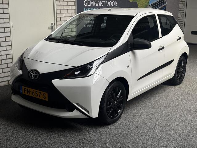 Toyota AYGO 1.0 VVT-i x-now 5-Drs