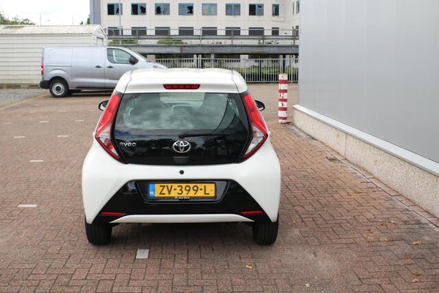 Toyota AYGO 1.0 VVT-i x-play limited APPLE CARPLAY