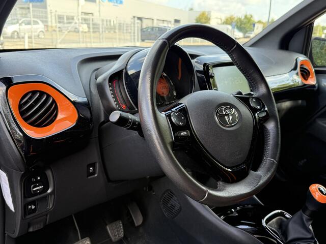 Toyota AYGO BJR 2021 1.0 VVT-i 73 PK TeamNL AIRCO / ECC / STUURBEKR. / JBL AUDIO / CENTR. VERGR. / LM VELGEN / METALLIC LAK