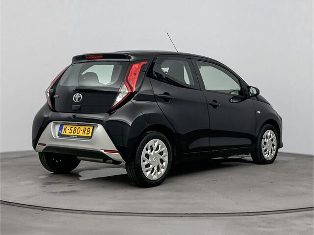 Toyota AYGO 1.0 VVT-i X-Play X-Shift Automaat | NL-Auto | Apple Carplay -/ Android Auto | Airco | Parkeercamera |