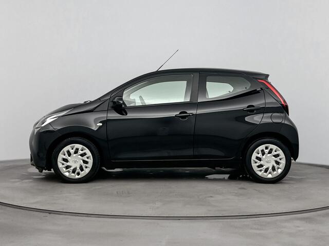 Toyota AYGO 1.0 VVT-i X-Play X-Shift Automaat | NL-Auto | Apple Carplay -/ Android Auto | Airco | Parkeercamera |