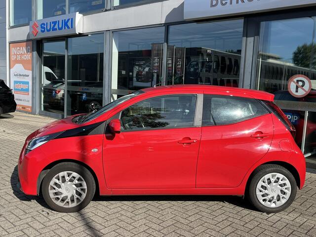 Toyota AYGO 1.0 VVT-i x-play Automaat | Navigatie via Apple Carplay/ Android Auto | Camera achter | Bluetooth telefoon | Airco.