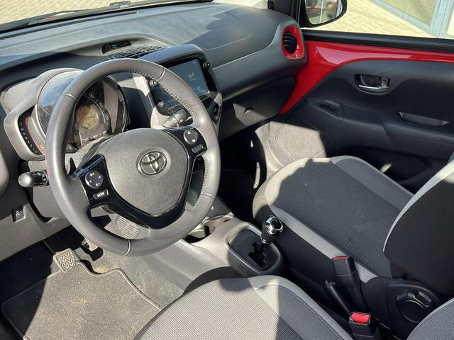 Toyota AYGO 1.0 VVT-i x-play Automaat | Navigatie via Apple Carplay/ Android Auto | Camera achter | Bluetooth telefoon | Airco.