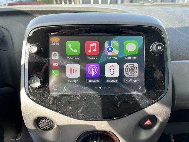 Toyota AYGO 1.0 VVT-i x-play Automaat | Navigatie via Apple Carplay/ Android Auto | Camera achter | Bluetooth telefoon | Airco.
