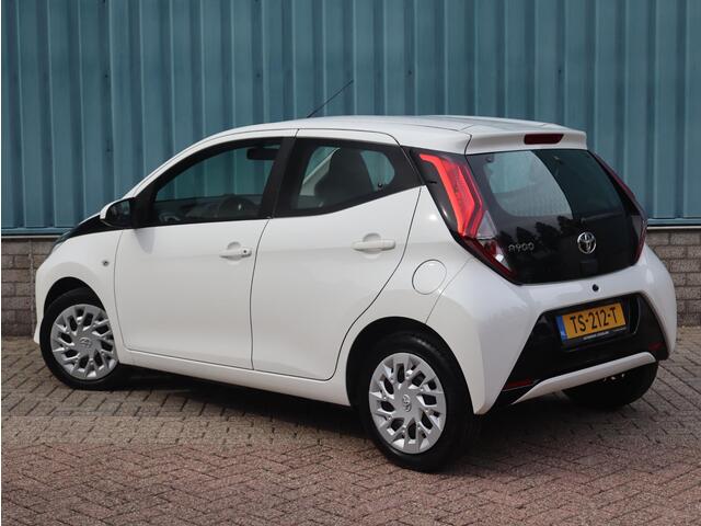 Toyota AYGO 1.0 VVT-i x-play | LAGE KM-STAND | CARPLAY/ANDROID AUTO | CAMERA |