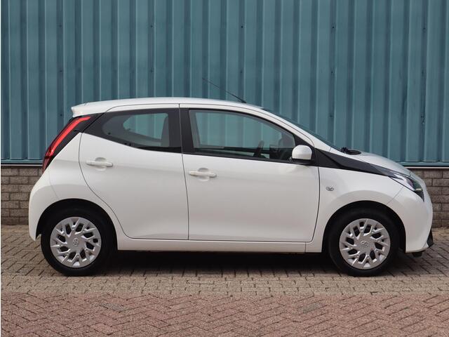 Toyota AYGO 1.0 VVT-i x-play | LAGE KM-STAND | CARPLAY/ANDROID AUTO | CAMERA |