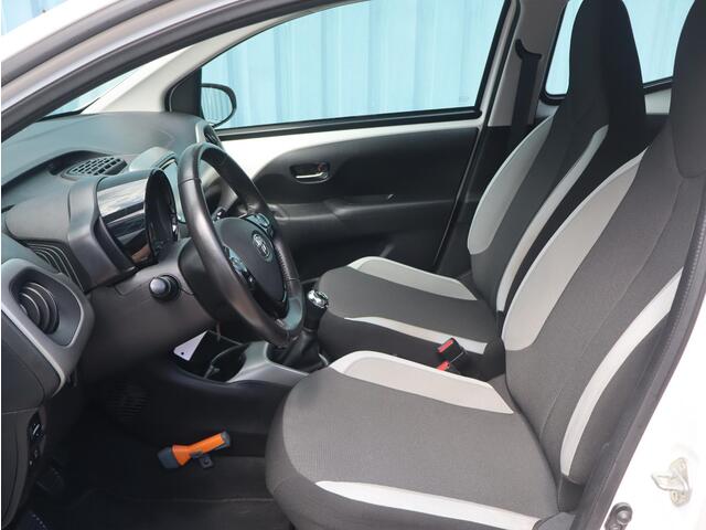 Toyota AYGO 1.0 VVT-i x-play | LAGE KM-STAND | CARPLAY/ANDROID AUTO | CAMERA |