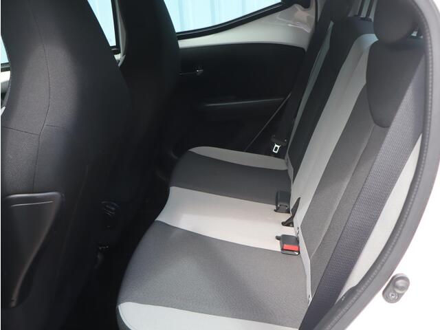 Toyota AYGO 1.0 VVT-i x-play | LAGE KM-STAND | CARPLAY/ANDROID AUTO | CAMERA |
