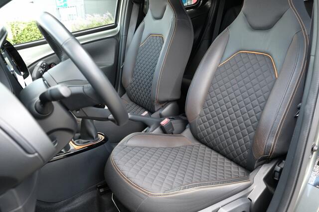 Toyota AYGO 1.0 VVT-i 72PK MT Limited | JBL | 18" lichtmetalen matzwarte vel