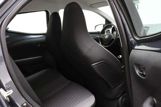Toyota AYGO 1.0 VVT-i x-play | MULTIMEDIA PACK | DAB | APPLE | CAMERA