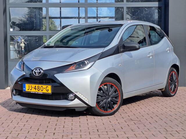 Toyota AYGO 1.0 VVT-i x-play | Automaat | Airco | Navi | App-connect | Camera | All-seasons |