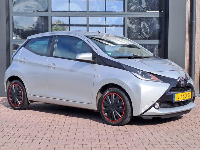 Toyota AYGO 1.0 VVT-i x-play | Automaat | Airco | Navi | App-connect | Camera | All-seasons |