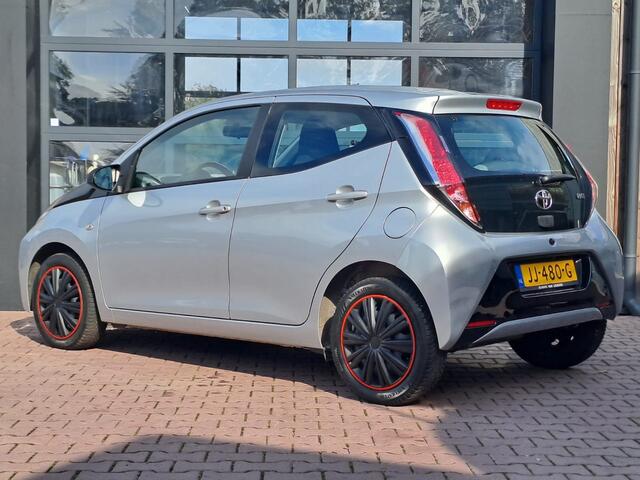 Toyota AYGO 1.0 VVT-i x-play | Automaat | Airco | Navi | App-connect | Camera | All-seasons |