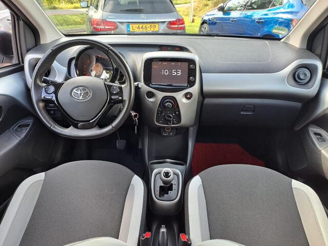 Toyota AYGO 1.0 VVT-i x-play | Automaat | Airco | Navi | App-connect | Camera | All-seasons |