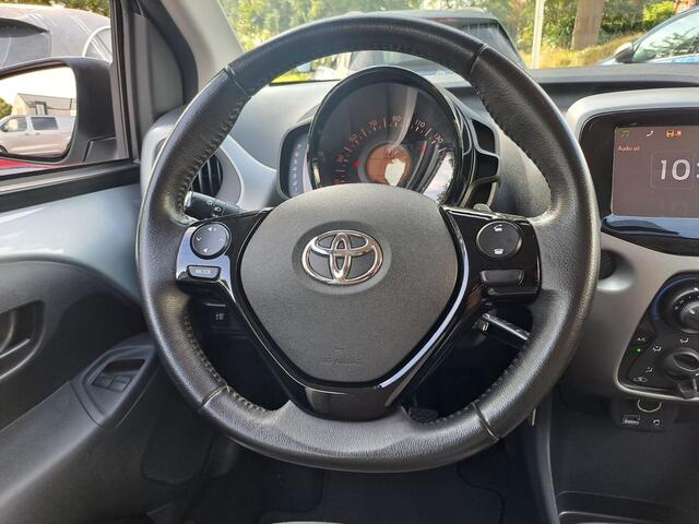 Toyota AYGO 1.0 VVT-i x-play | Automaat | Airco | Navi | App-connect | Camera | All-seasons |