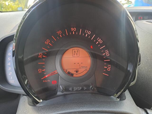 Toyota AYGO 1.0 VVT-i x-play | Automaat | Airco | Navi | App-connect | Camera | All-seasons |