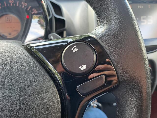 Toyota AYGO 1.0 VVT-i x-play | Automaat | Airco | Navi | App-connect | Camera | All-seasons |