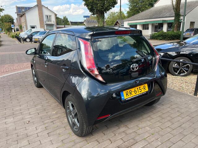 Toyota AYGO 1.0 VVT-I X-PLAY / CAMERA / AIRCO / LED / 15'' LM-VELGEN