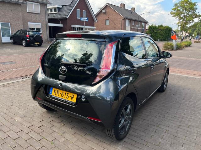 Toyota AYGO 1.0 VVT-I X-PLAY / CAMERA / AIRCO / LED / 15'' LM-VELGEN