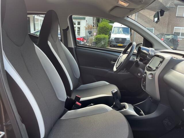 Toyota AYGO 1.0 VVT-I X-PLAY / CAMERA / AIRCO / LED / 15'' LM-VELGEN
