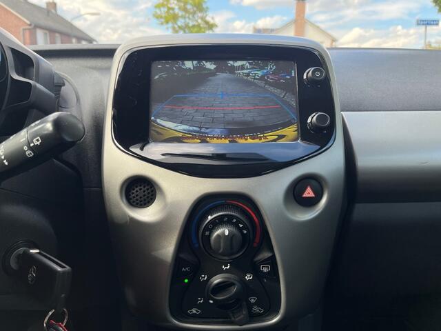 Toyota AYGO 1.0 VVT-I X-PLAY / CAMERA / AIRCO / LED / 15'' LM-VELGEN