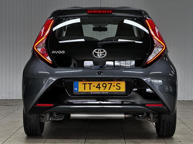 Toyota AYGO 1.0 VVT-i x-play/ Camera/ NAVI!/ Airco/ C.V. Afstand/ Elek. pakket/ Isofix/ Bluetooth/ Multi. LEDER. Stuur/ LED Dagrijverl.