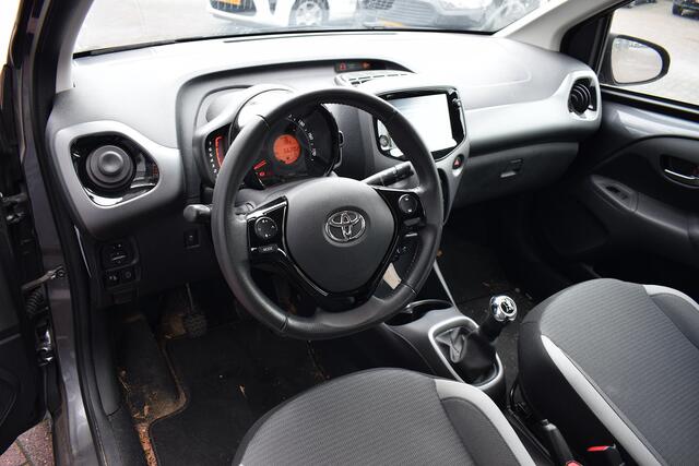 Toyota AYGO 1.0 VVT-i x-play | Apple CarPlay | Camera | Cruise | Airco