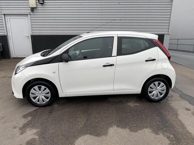 Toyota AYGO 1.0 VVT-i x-fun Lage KM stand, Bluetooth, airconditioning, start/stop systeem, centrale deurvergrendeling, achterbank neerklapbaar! BTW-auto