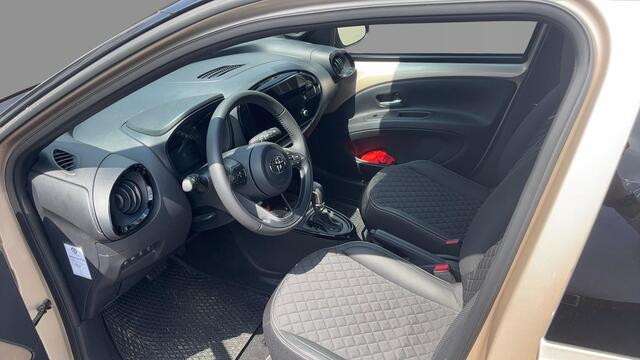 Toyota AYGO X 1.0 VVT-i S-CVT Automaat Premium / Navigatie / Stoelverwarming / Camera