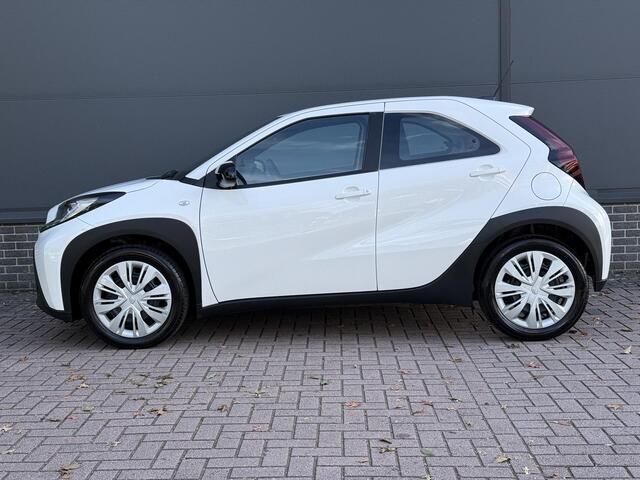 Toyota AYGO X 1.0 VVT-i MT Play / Eerste Eigenaar / Dealer Onderhouden / Navigatie via Apple Carplay & Android Auto / Achteruitrij Camera / Cruise /