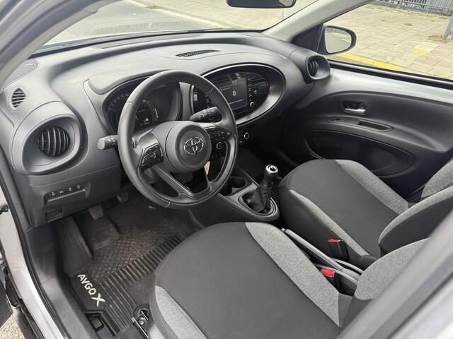 Toyota AYGO X 1.0 VVT-i MT first 17'' LMV / Carplay / Stoelverwarming