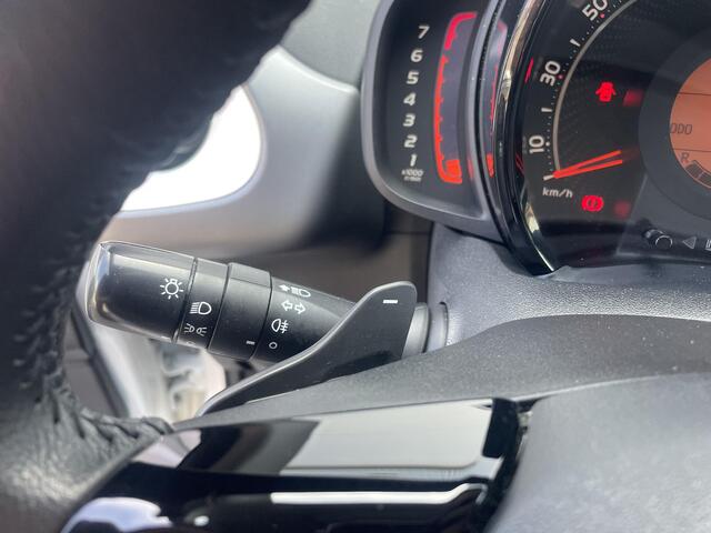 Toyota AYGO 1.0 VVT-i x-play Automaat