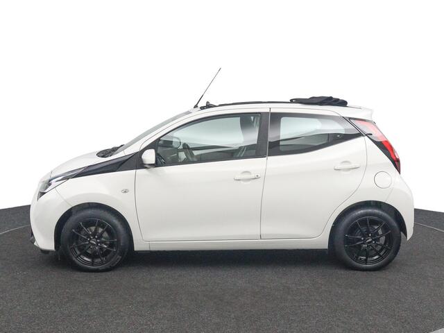 Toyota AYGO 1.0 VVT-i x-play Cabrio | Elektrisch Vouwdak | Lichtmetalen Velgen | Achteruitrijcamera | Airco |