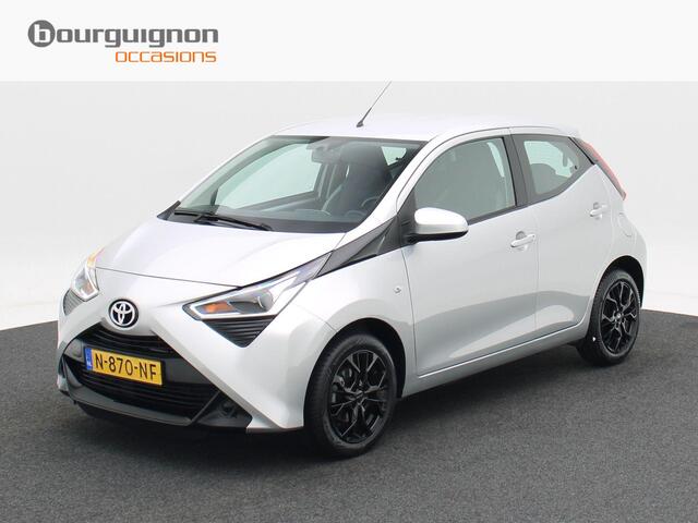 Toyota AYGO 1.0 VVT-i x-play | Carplay | Camera | Airco | 15 Inch | 54.101 Km!